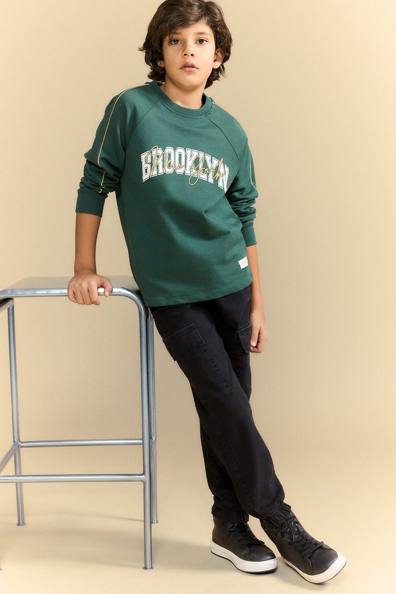 ديفاكتو بنطلون جينز اولادي كارجو فيت بجيب وخصر مطاطي - Image 1